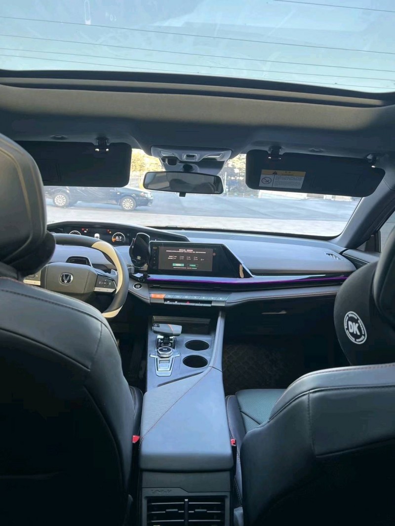 东营23年长安汽车UNI-V8