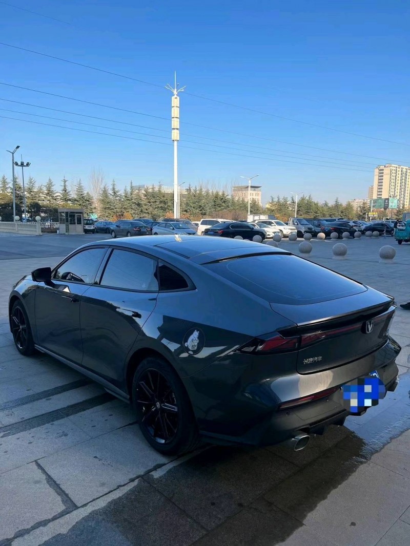 东营23年长安汽车UNI-V9