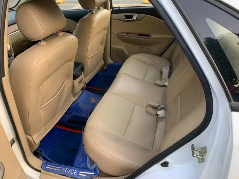 珠海13年别克凯越5