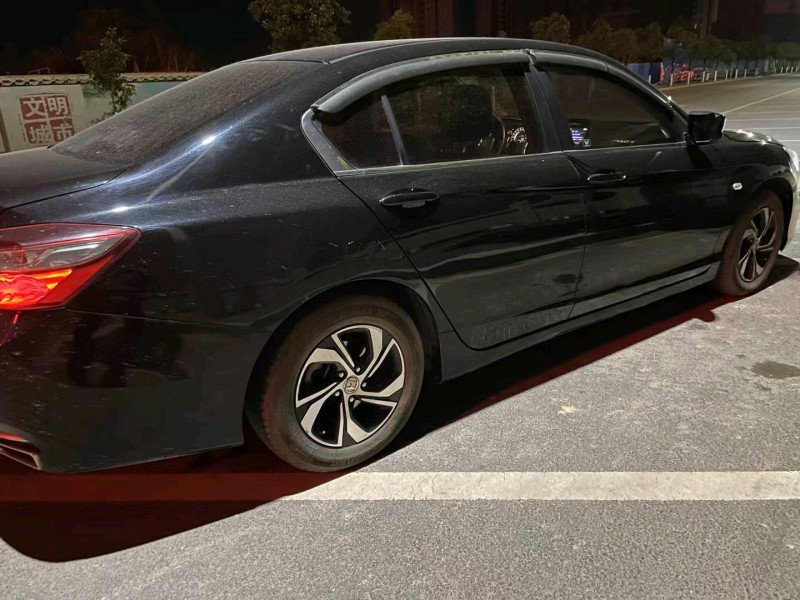 珠海17年本田雅阁8