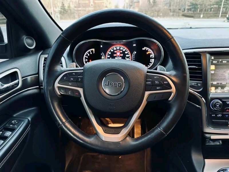 沈阳14年Jeep大切诺基4