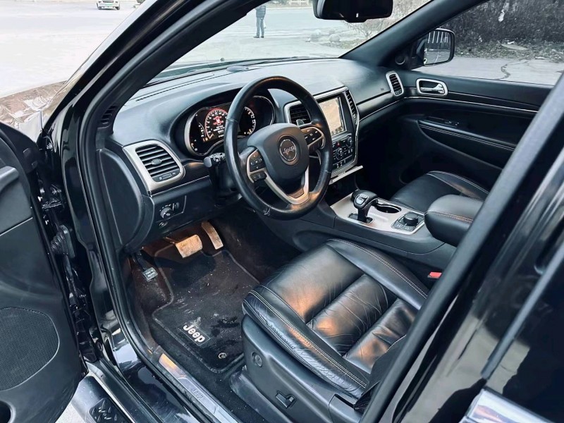 沈阳14年Jeep大切诺基8