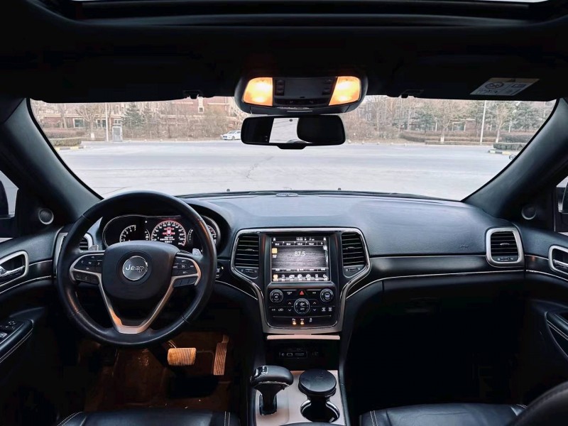 沈阳14年Jeep大切诺基9