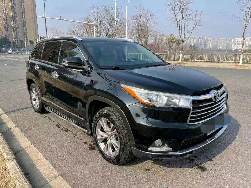 武汉16年丰田汉兰达3