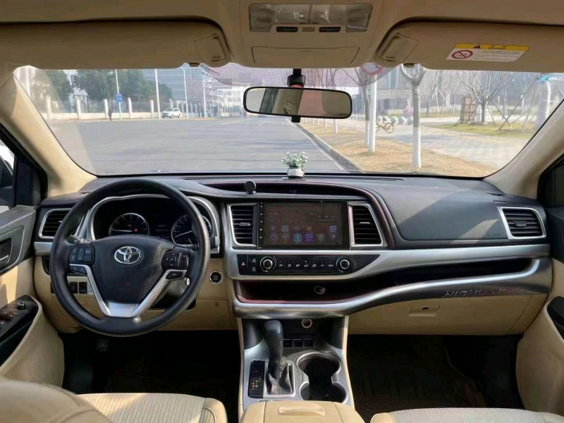 武汉16年丰田汉兰达4