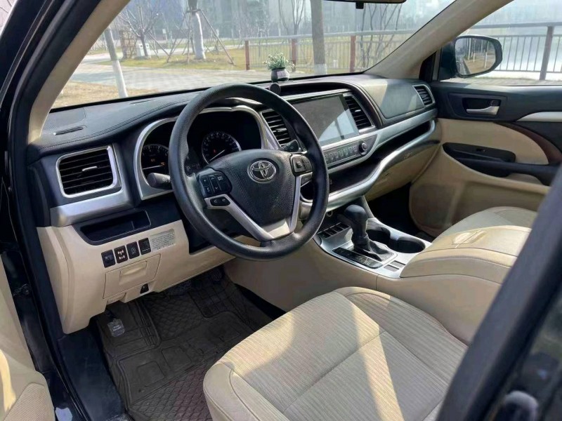 武汉16年丰田汉兰达6