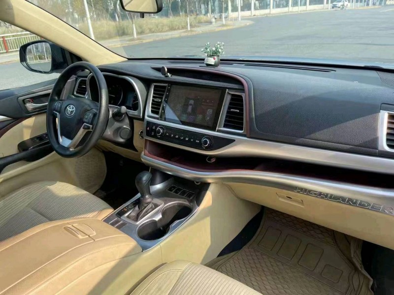 武汉16年丰田汉兰达9