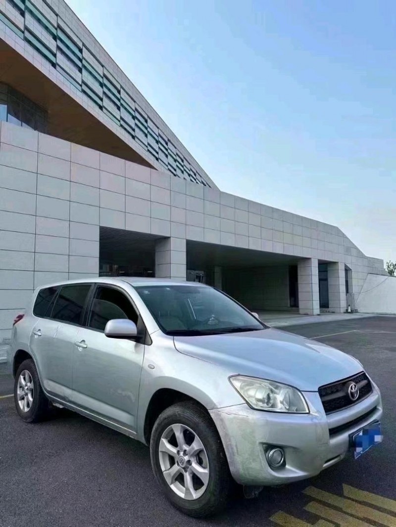 聊城13年丰田RAV42