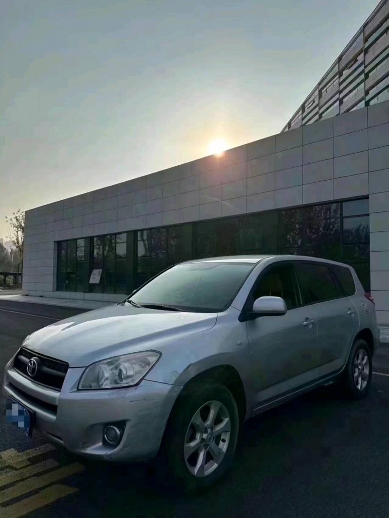 聊城13年丰田RAV43