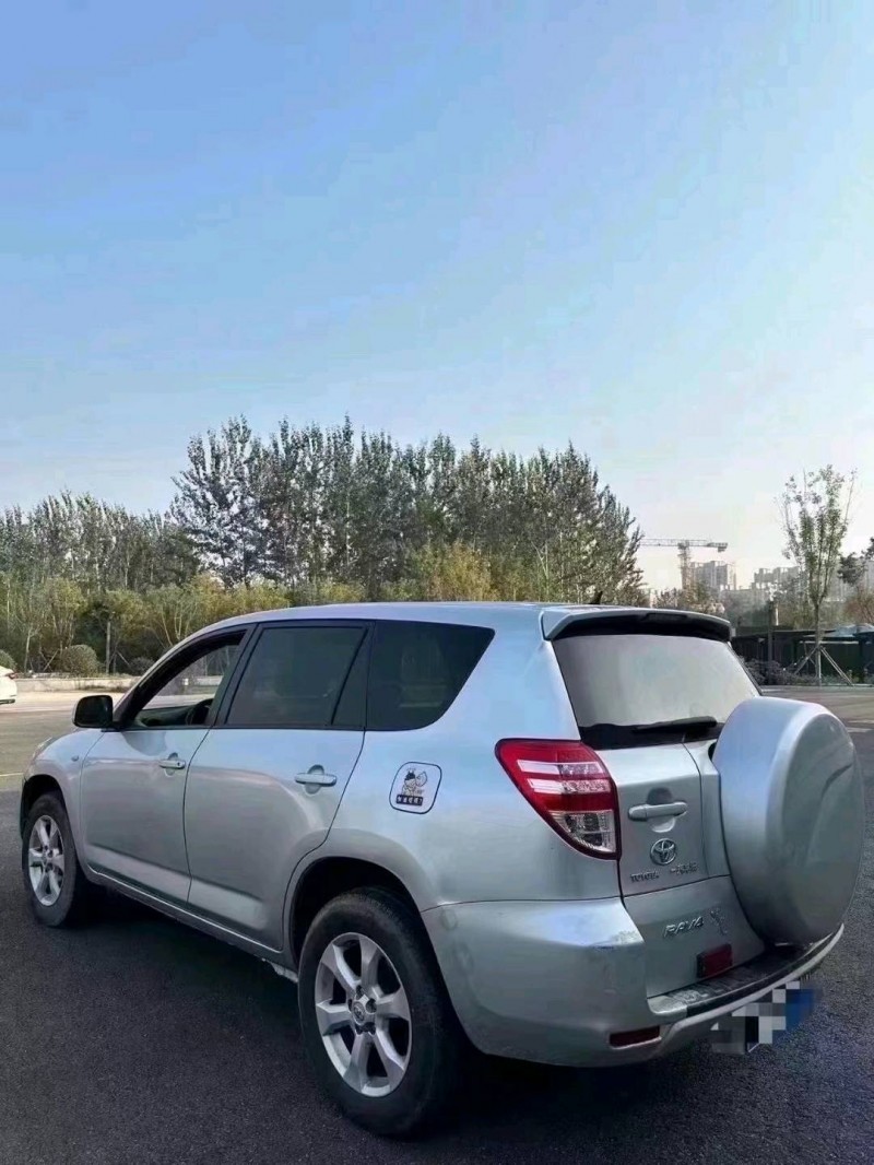聊城13年丰田RAV44