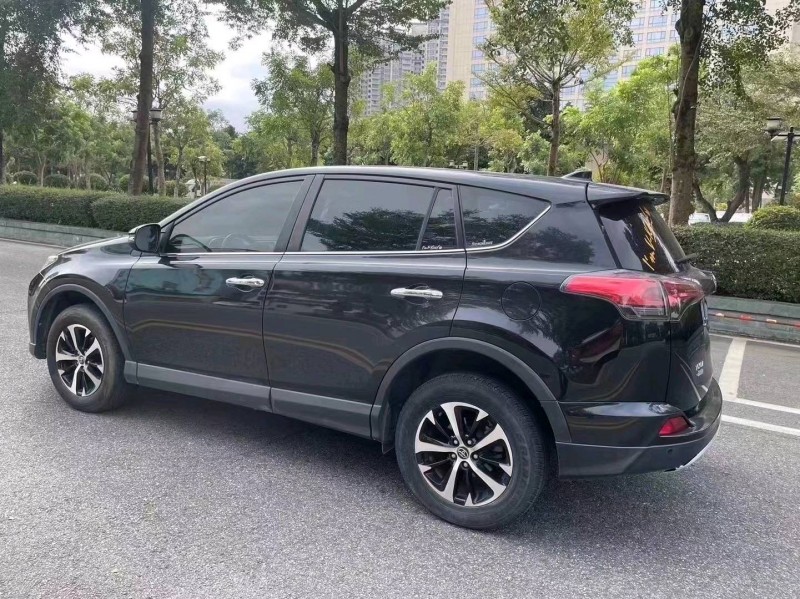 汕头18年丰田RAV4荣放8