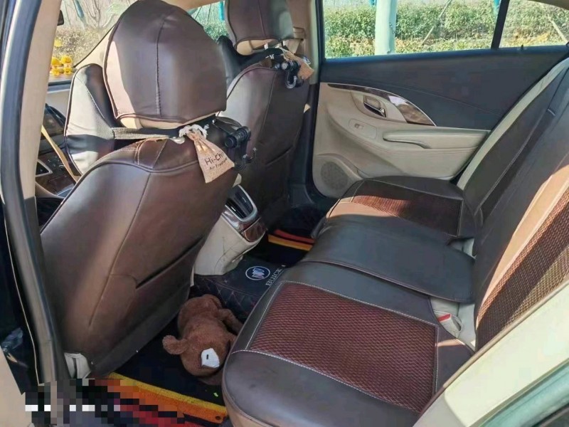 济宁15年别克君越4