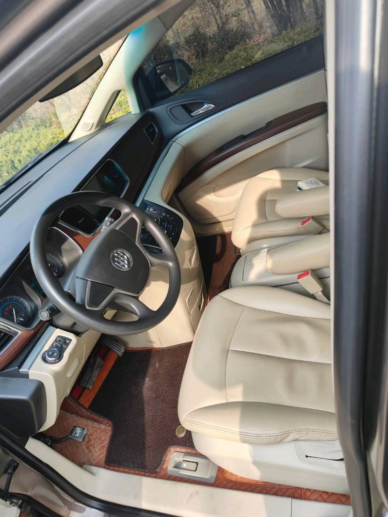 青岛16年别克GL84