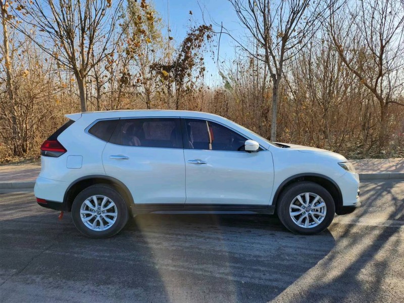 保定18年日产奇骏3