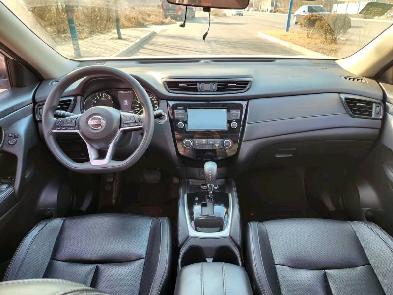 保定18年日产奇骏5