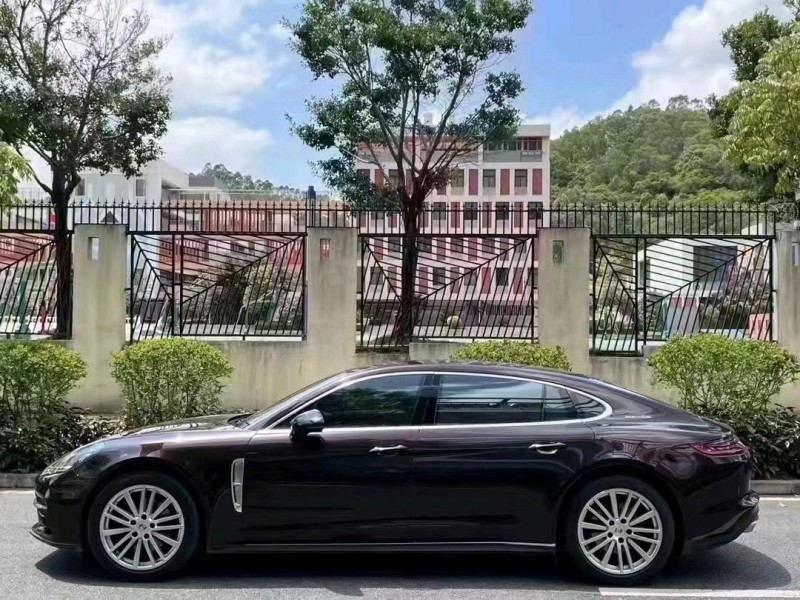 深圳19年保时捷帕拉梅拉8
