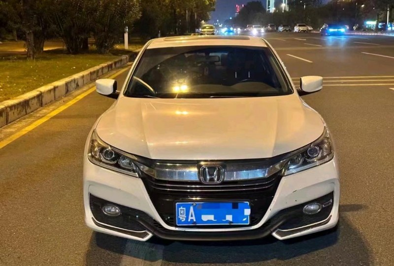 深圳17年本田雅阁1