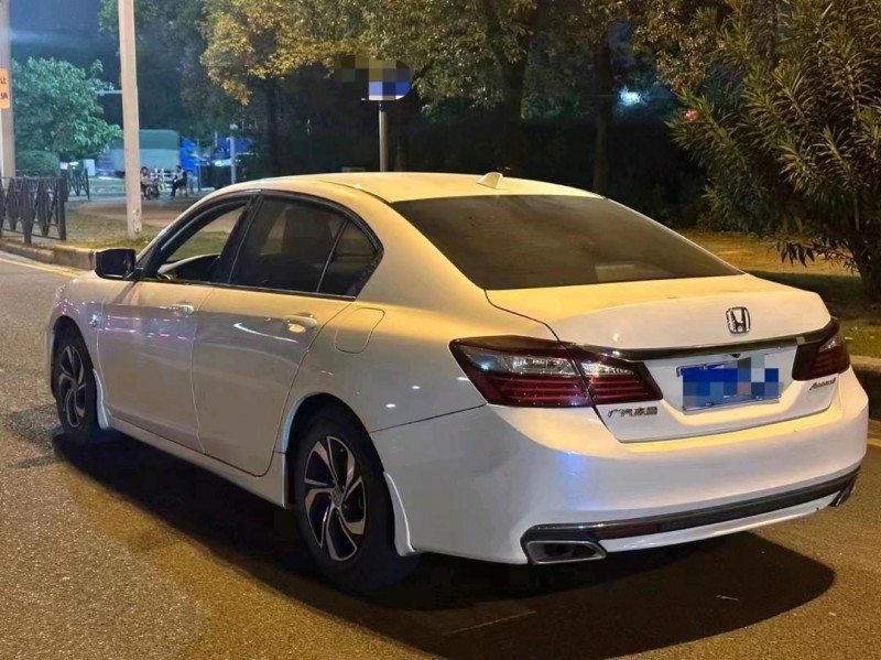 深圳17年本田雅阁5