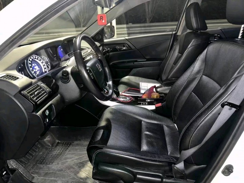 深圳17年本田雅阁6