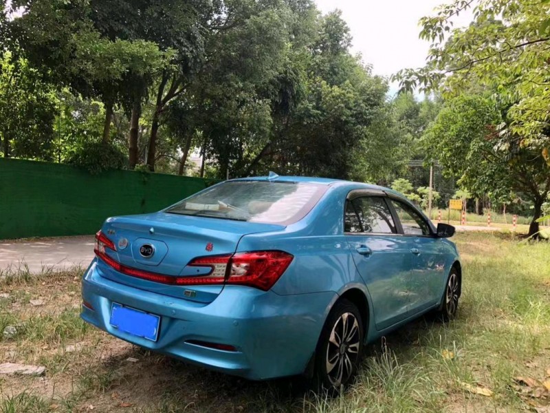 珠海16年比亚迪秦4