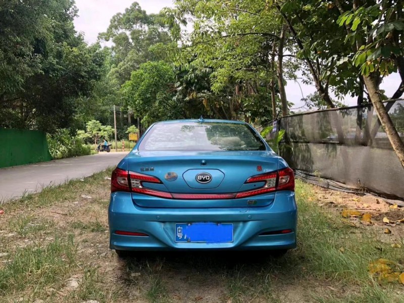 珠海16年比亚迪秦5