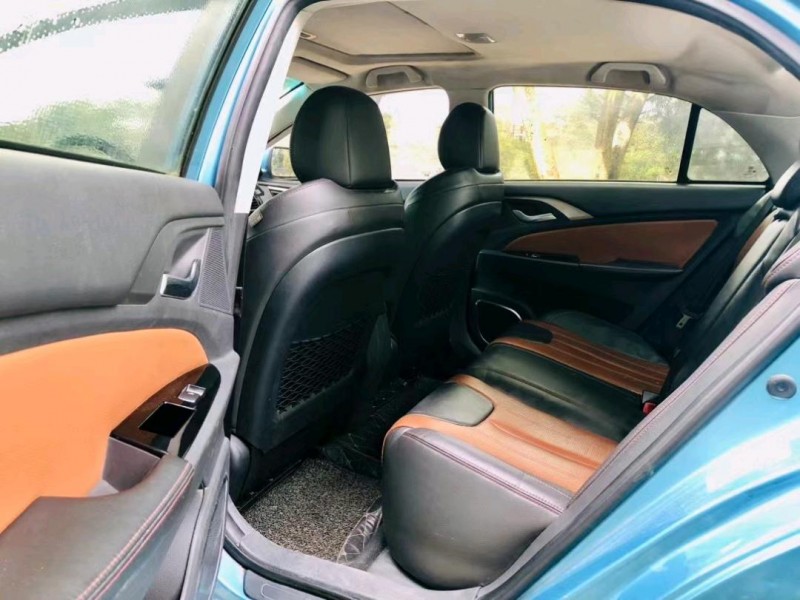 珠海16年比亚迪秦7