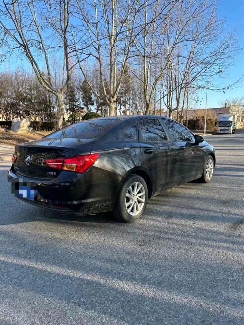 青岛16年别克威朗8