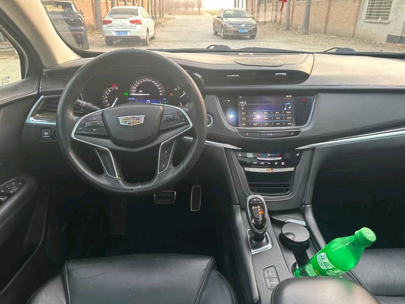 保定16年凯迪拉克XT58