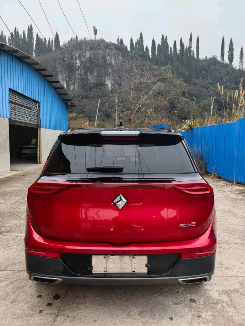 安順19年寶駿RS57