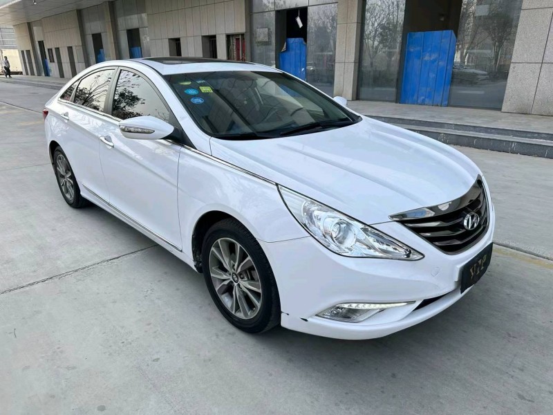 济宁17年现代索纳塔八2