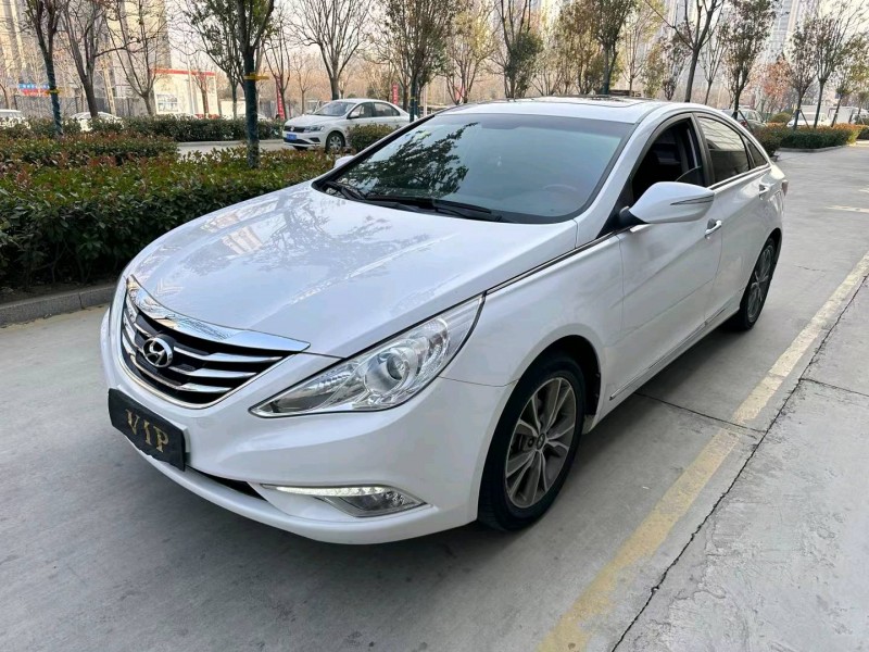 济宁17年现代索纳塔八3