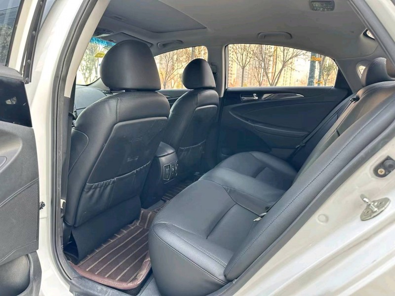 济宁17年现代索纳塔八4