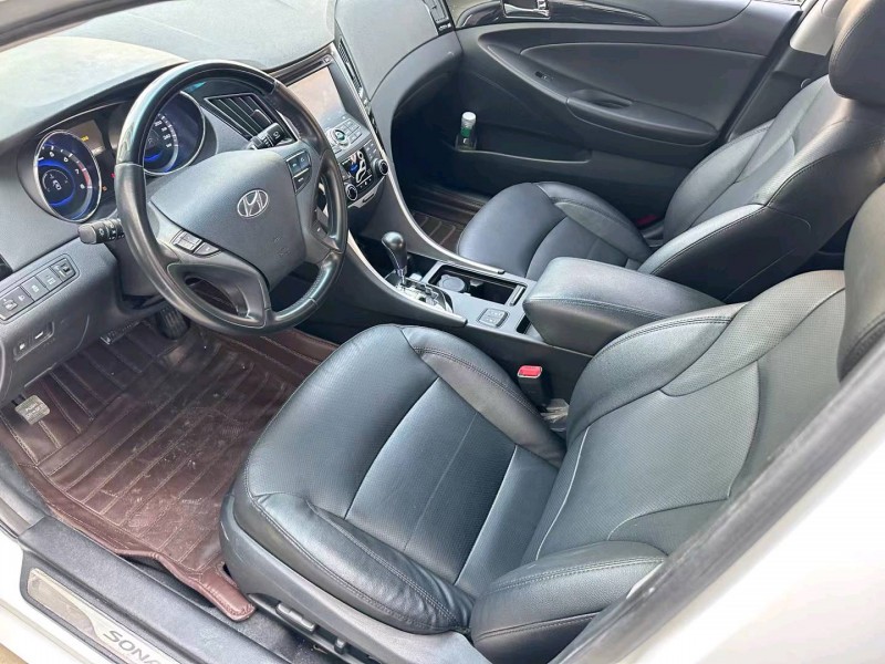 济宁17年现代索纳塔八5