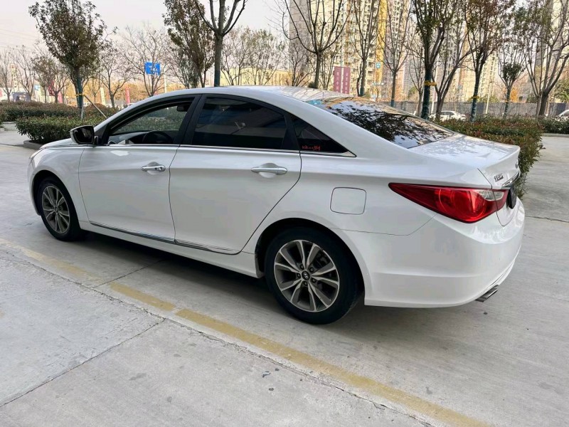 济宁17年现代索纳塔八7