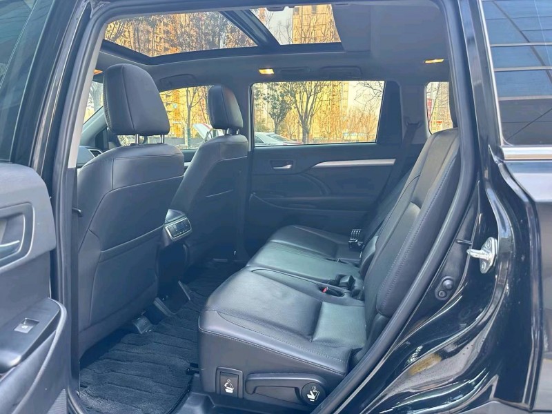 济宁21年丰田汉兰达4