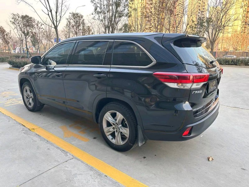 济宁21年丰田汉兰达7