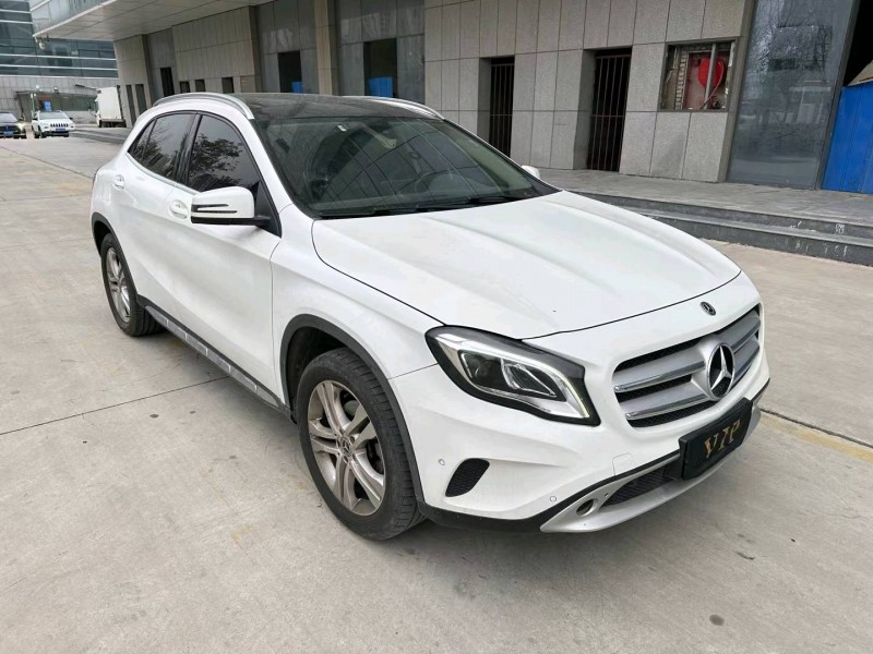 济宁17年奔驰CLA3