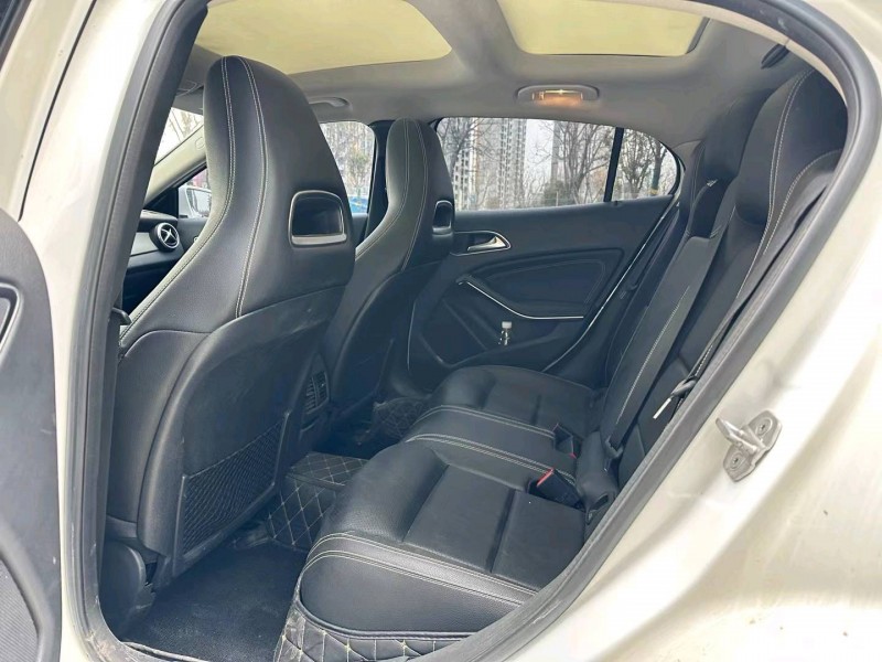 济宁17年奔驰CLA4