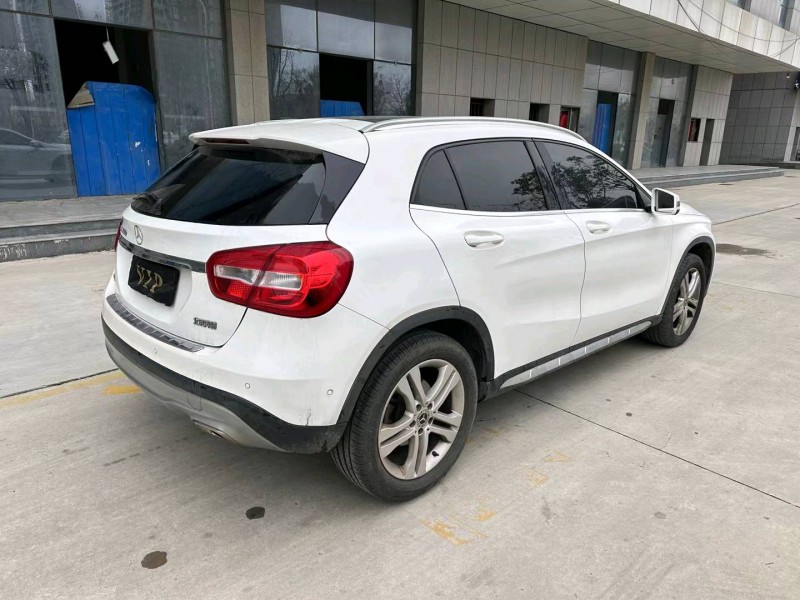 济宁17年奔驰CLA7