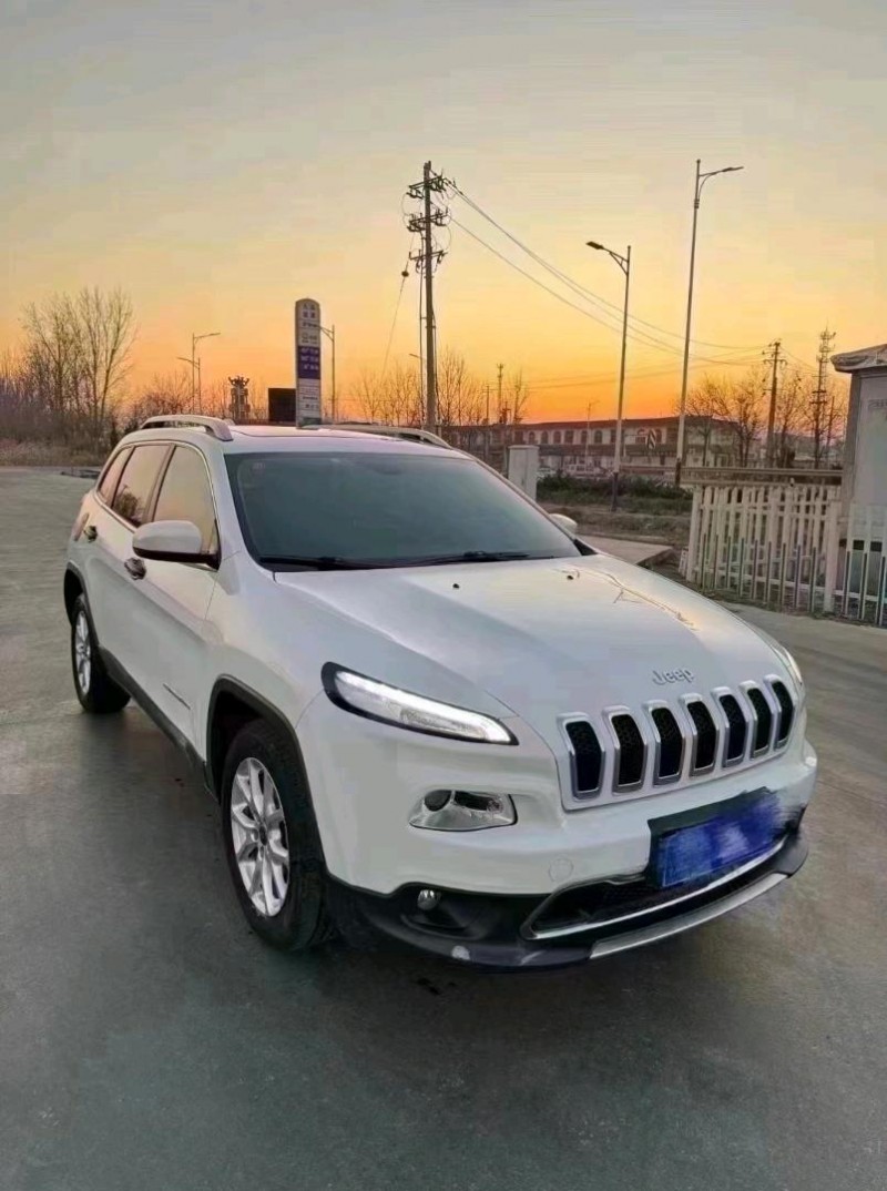 东营17年Jeep自由光2