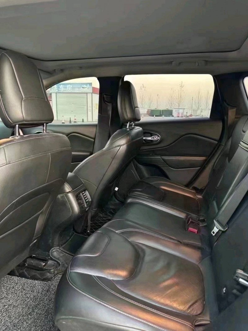 东营17年Jeep自由光3