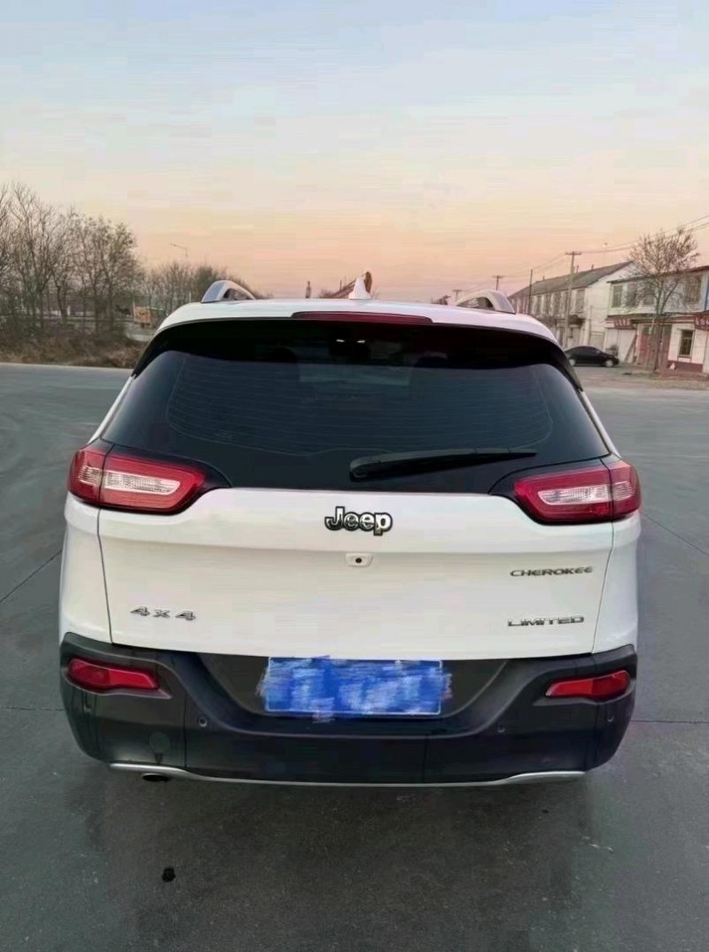 东营17年Jeep自由光4