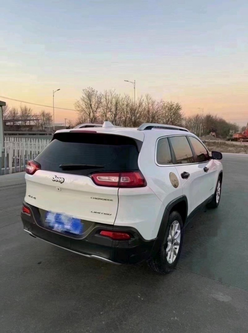 东营17年Jeep自由光5