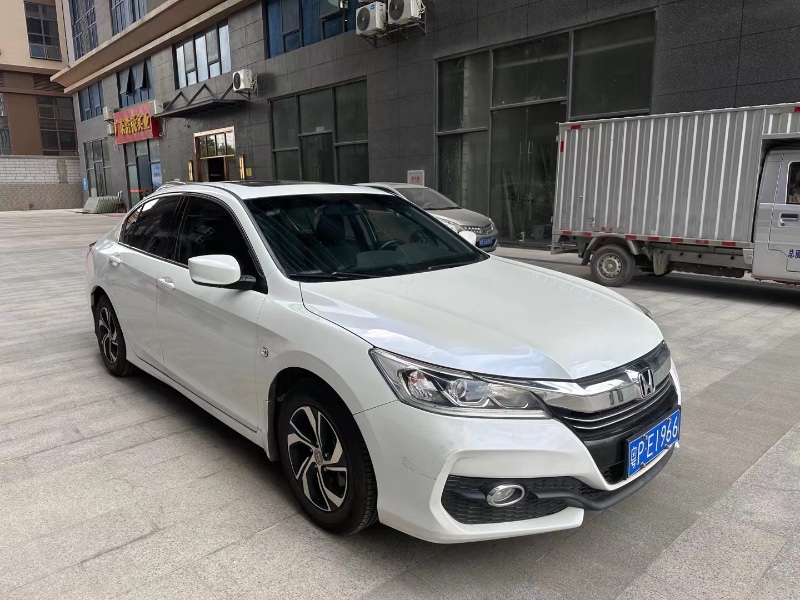东莞18年本田雅阁3