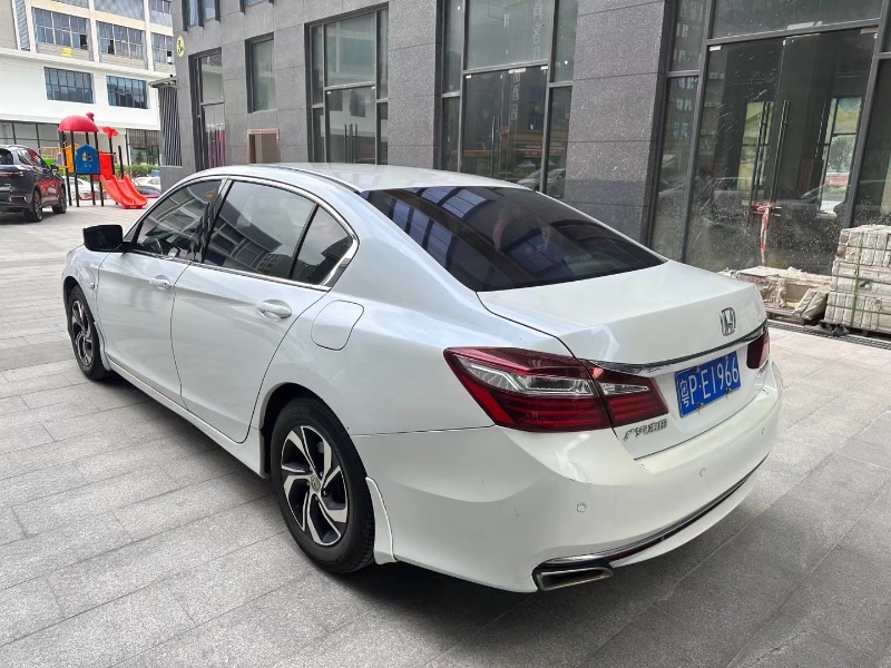 东莞18年本田雅阁4