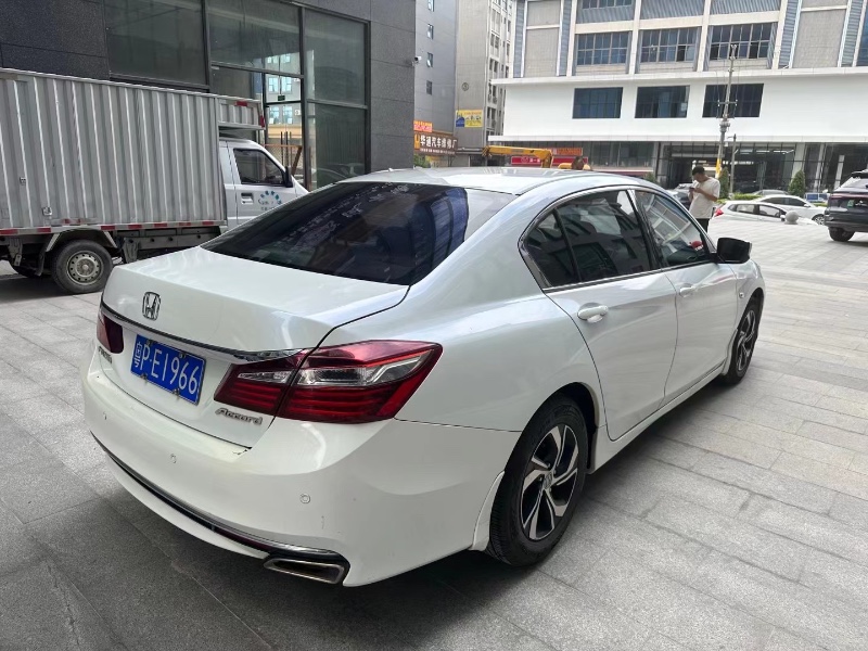 东莞18年本田雅阁5
