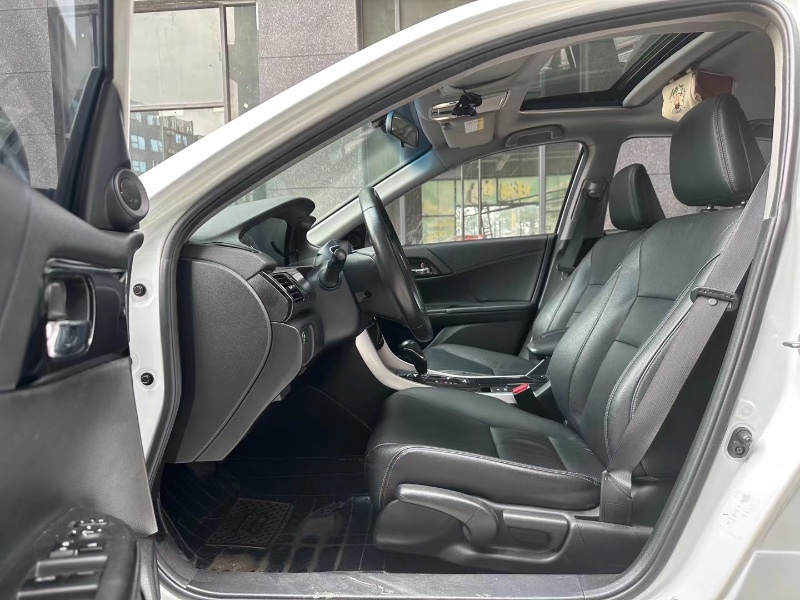 东莞18年本田雅阁7