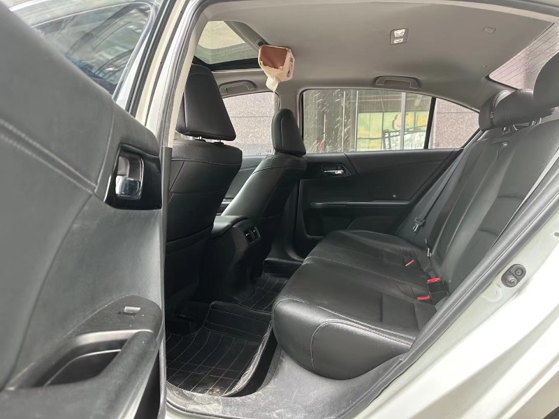 东莞18年本田雅阁8