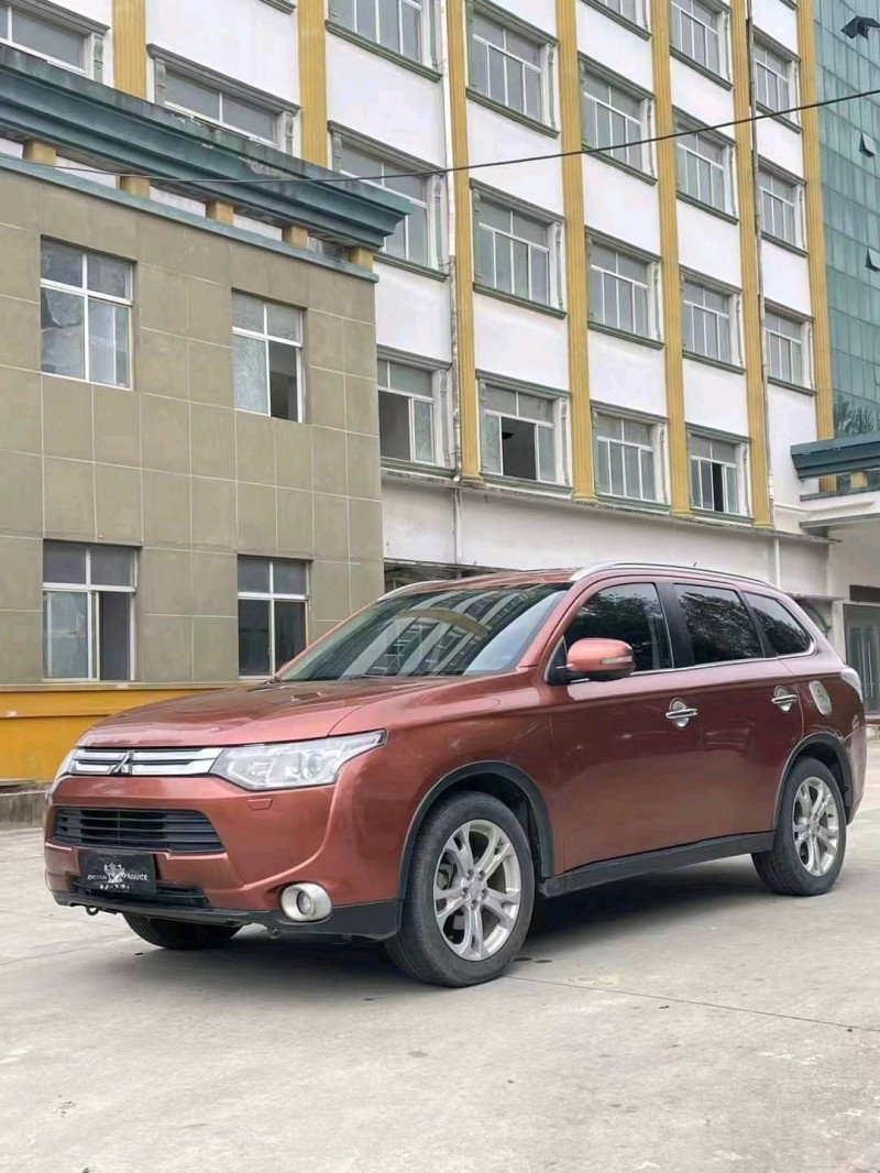 襄阳16年三菱欧蓝德2