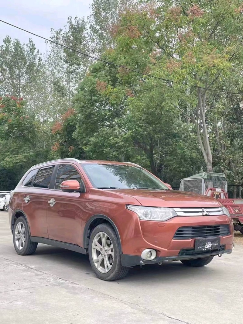 襄阳16年三菱欧蓝德3